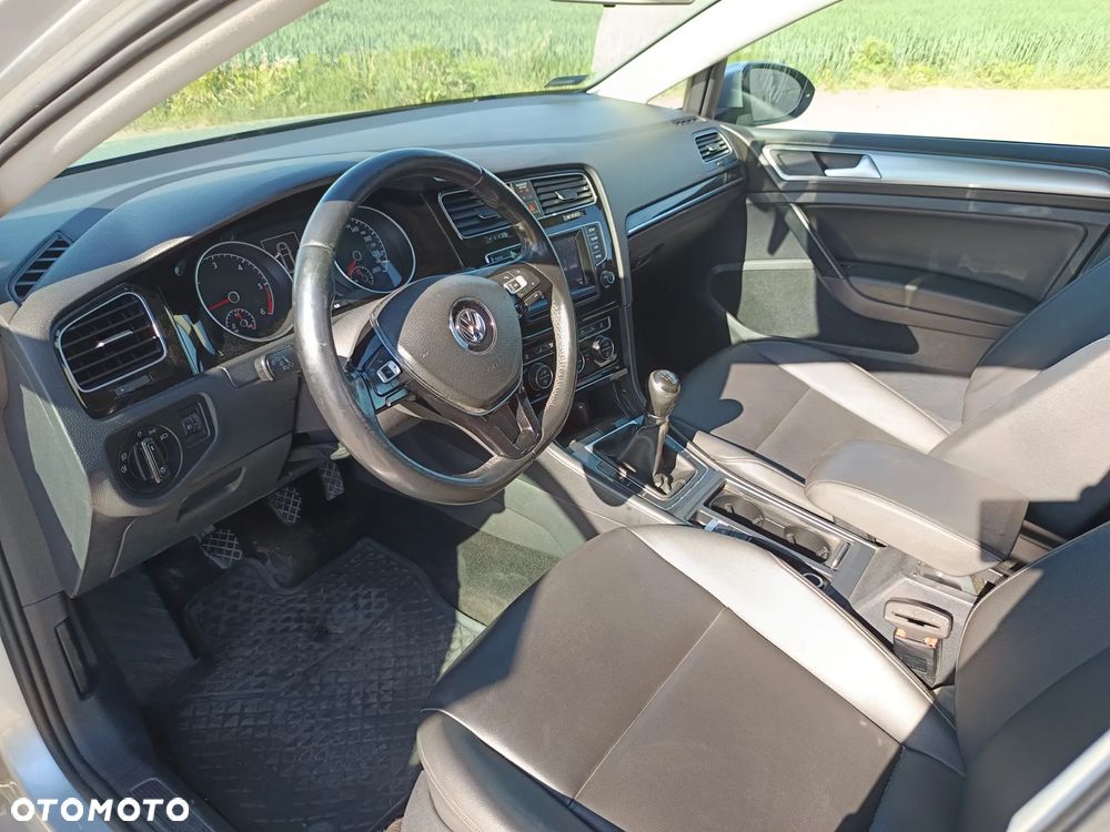 Volkswagen Golf 1.6 TDI BlueMotion Comfortline - 11