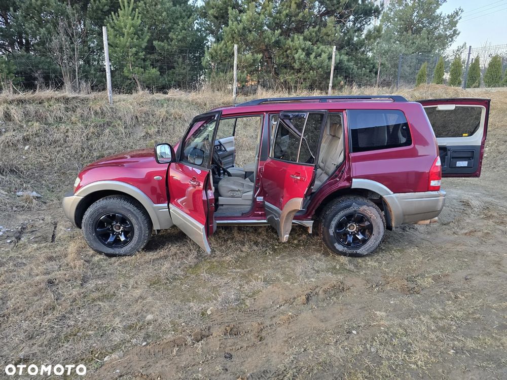 Mitsubishi Montero - 12