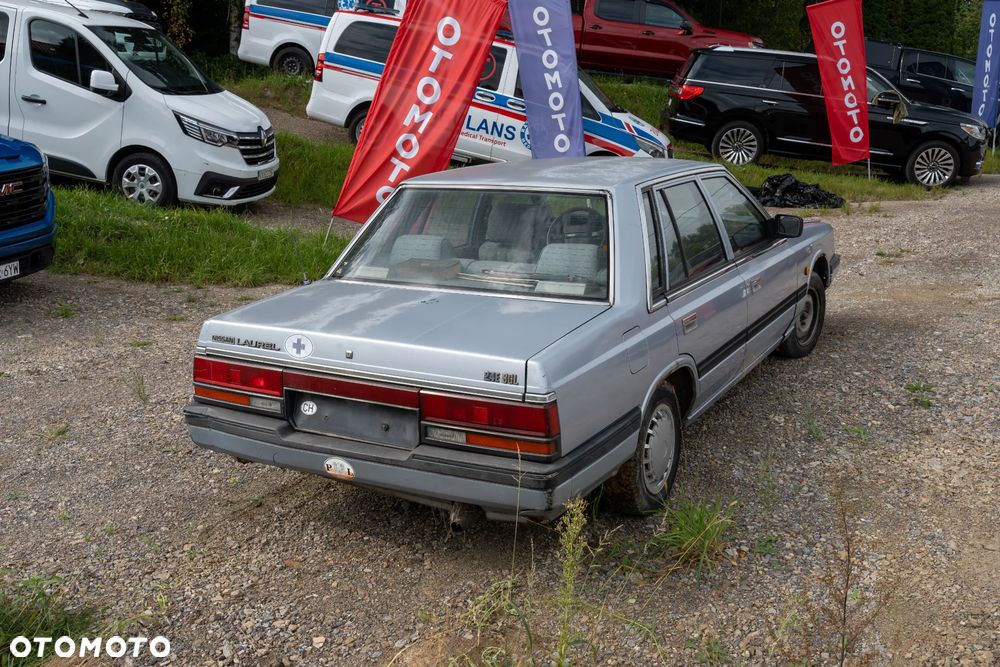 Nissan Laurel - 4