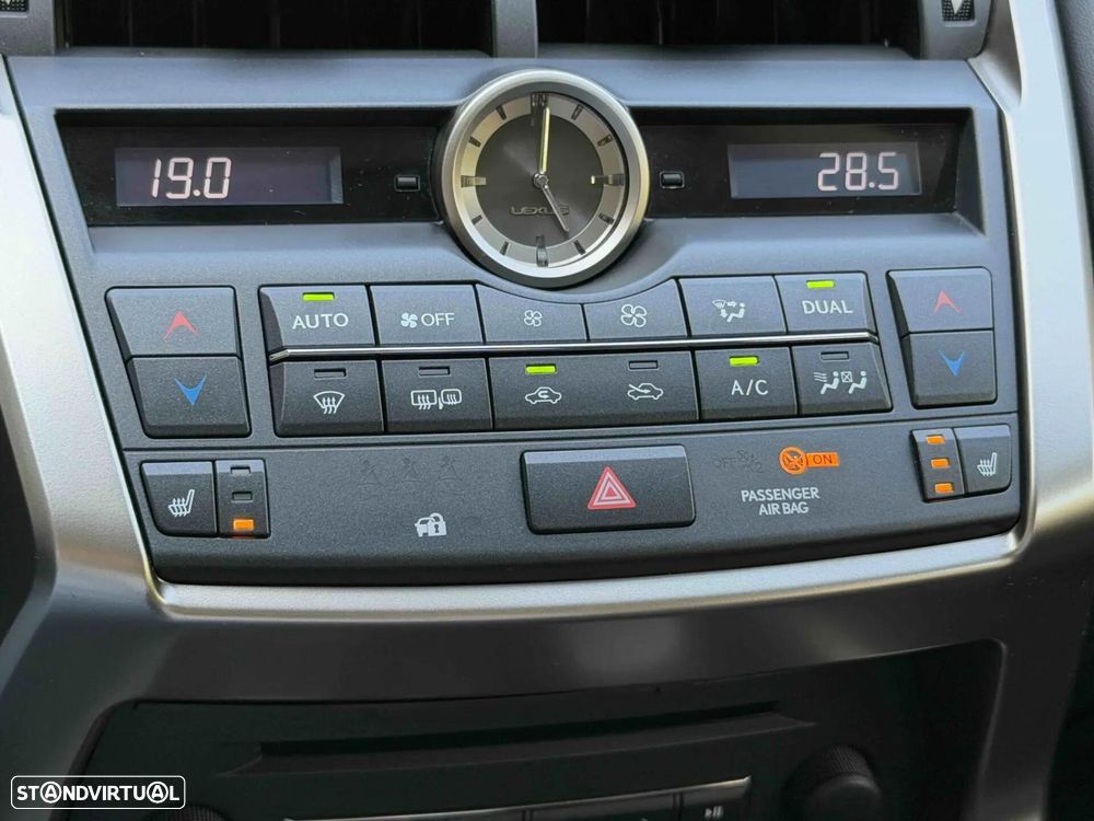 Lexus NX 300h Executive+ - 48