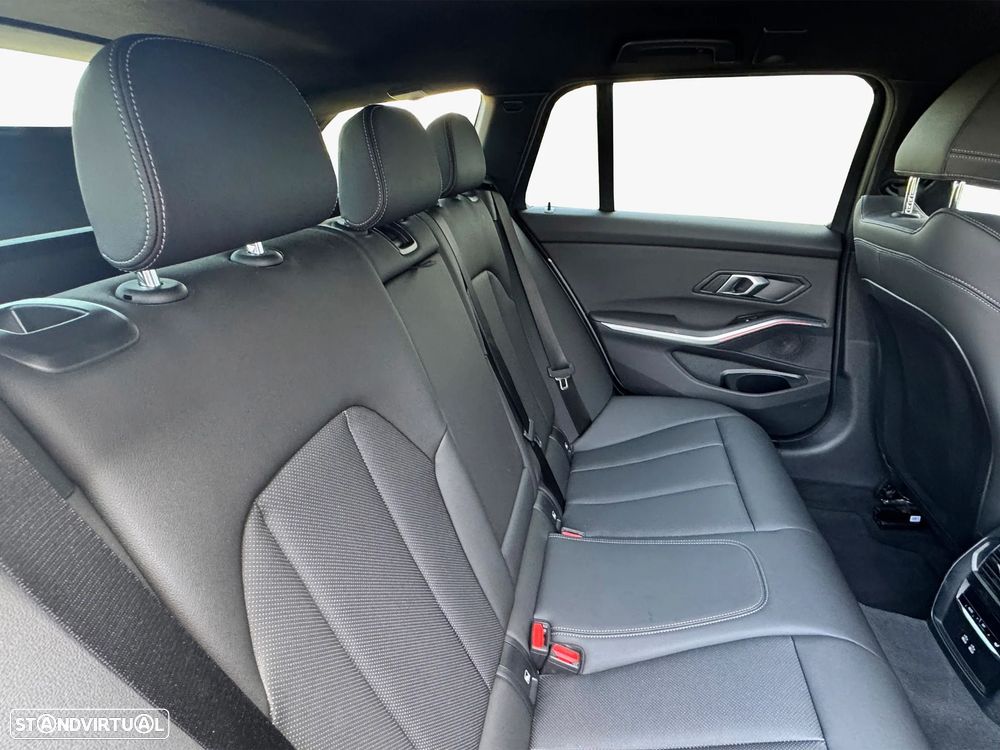 BMW 330 e Pack Desportivo M Auto - 13