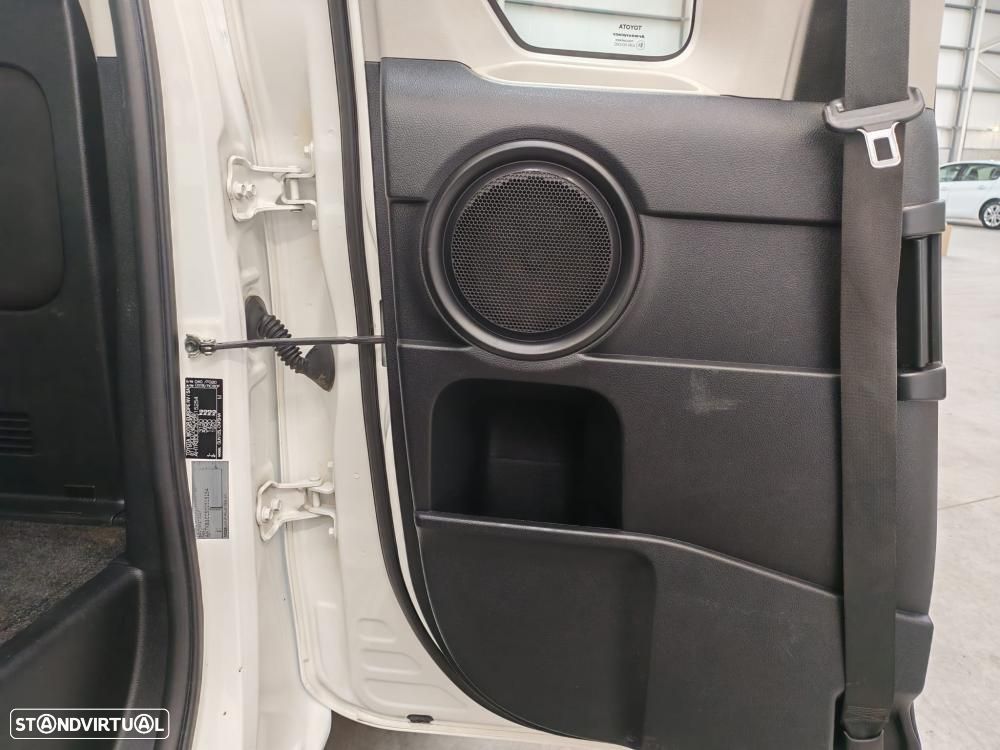 Toyota Hilux 2.4 D-4D 4WD CE 3L - 20