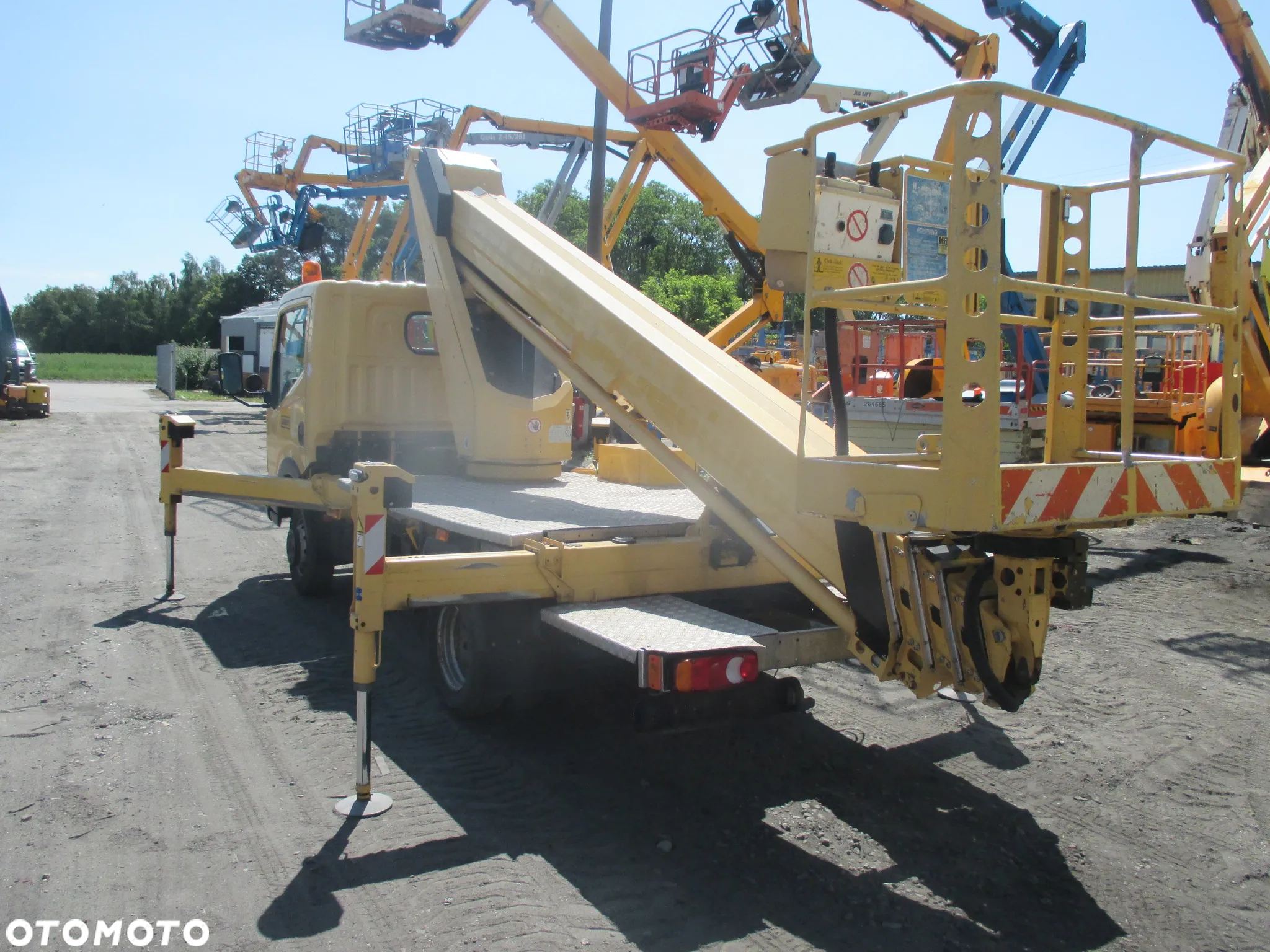 Nissan Ruthmann TB270 - 6