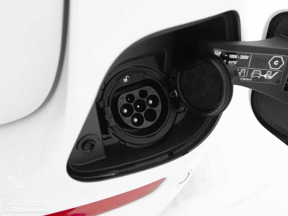 Mercedes-Benz E 300 de 4Matic 9G-TRONIC AMG Line - 14