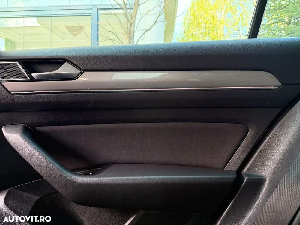 Volkswagen Passat 2.0 TDI SCR DSG Business - 14