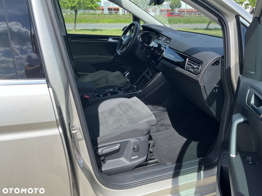 Volkswagen Touran 1.5 TSI EVO Highline - 25
