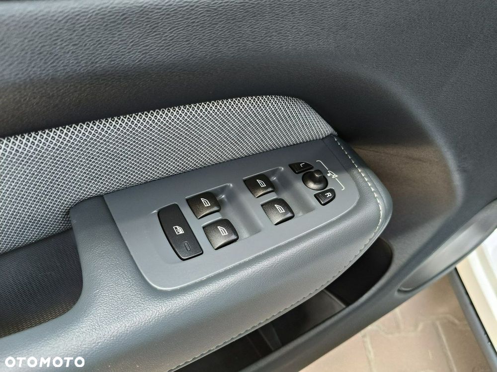 Volvo XC 60 B4 D AWD R-Design - 20