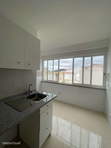 Alugo T3 - Centro de Alcobaça - Grande imagem: 4/12