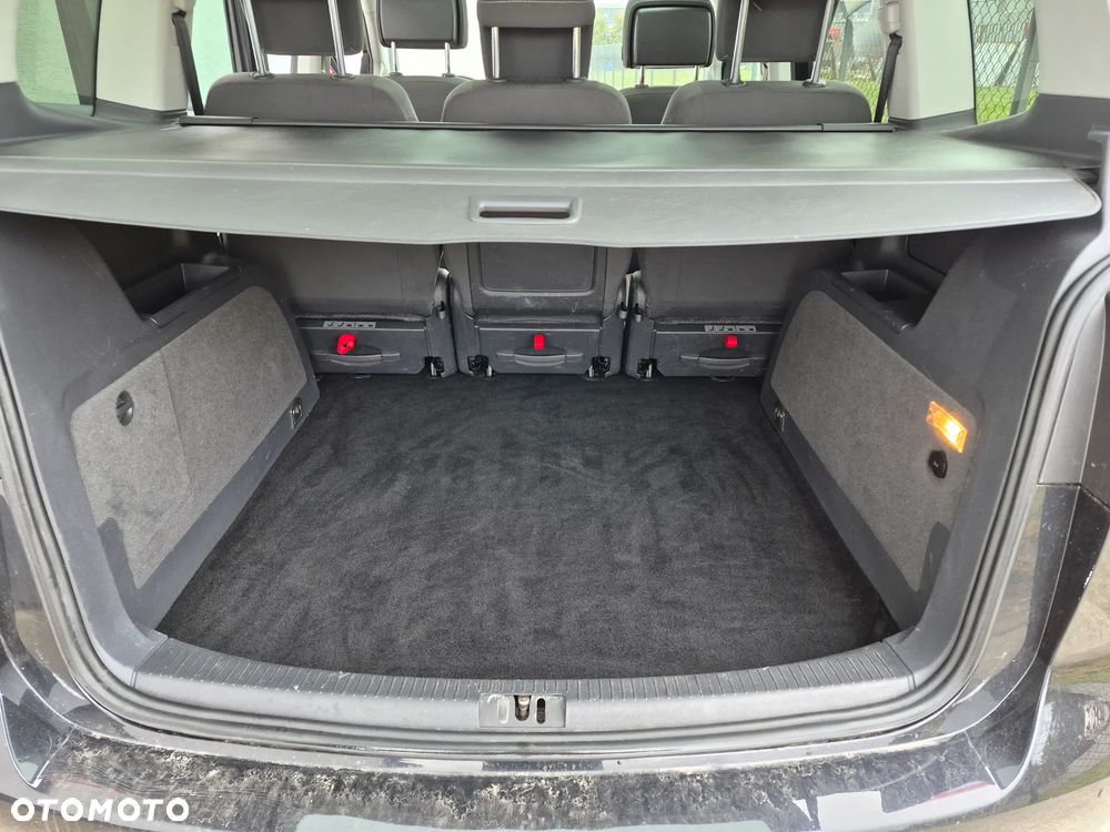 Volkswagen Touran 2.0 TDI DPF MATCH - 16