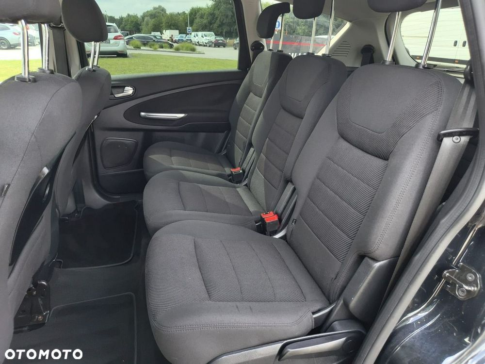 Ford S-Max - 17