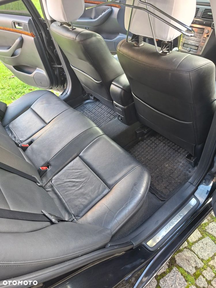 Toyota Avensis 2.0 VVT-i Executive - 6