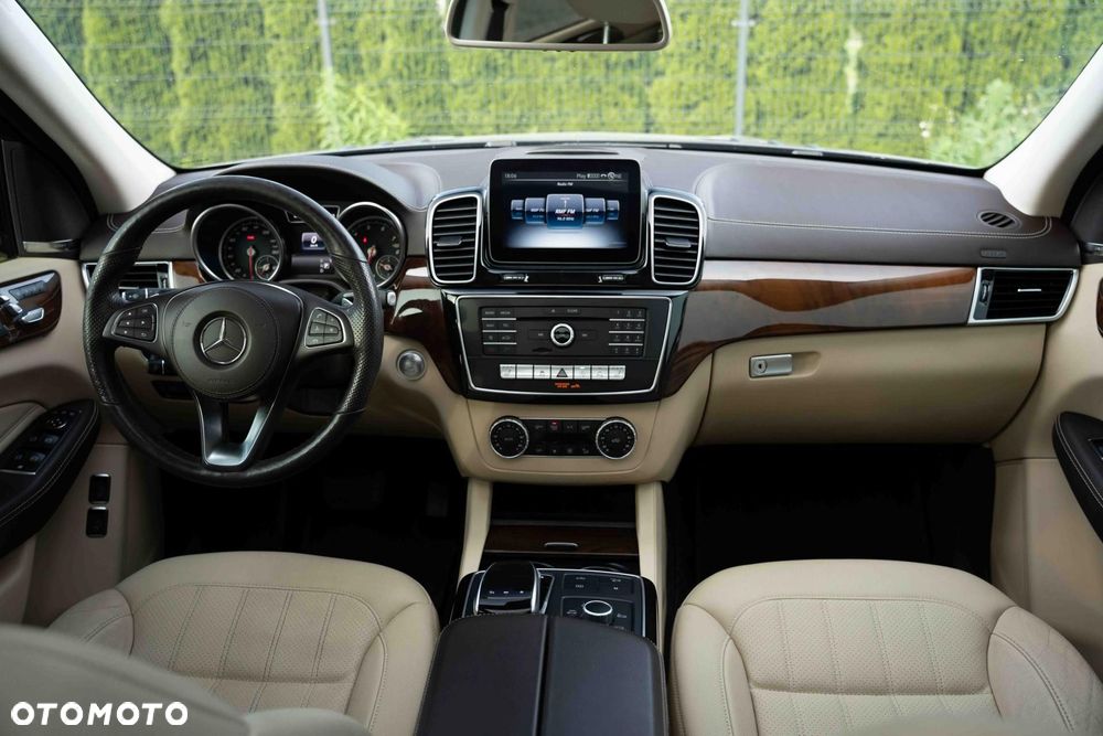 Mercedes-Benz GLS - 12
