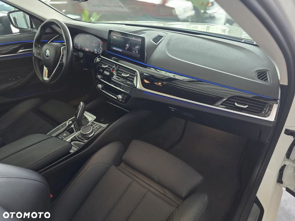 BMW Seria 5 530e iPerformance xDrive Sport Line sport - 38
