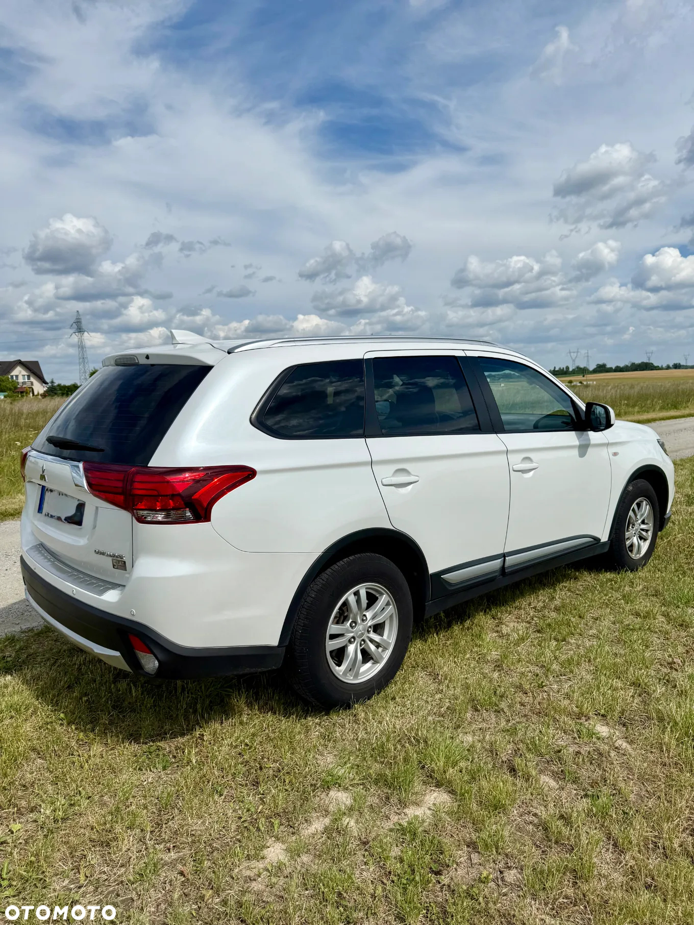 Mitsubishi Outlander 2.0 Invite + 2WD - 7
