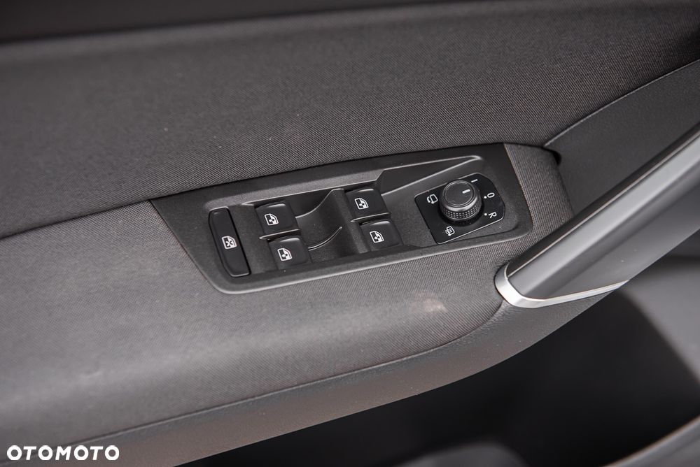 Volkswagen Touran 2.0 TDI SCR DSG Comfortline - 17