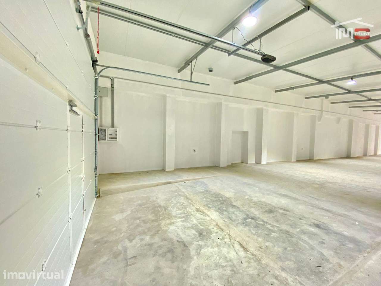 Excelente Armazém com 408 m² -Portão Automático e Salas de Escritório - Grande imagem: 2/34
