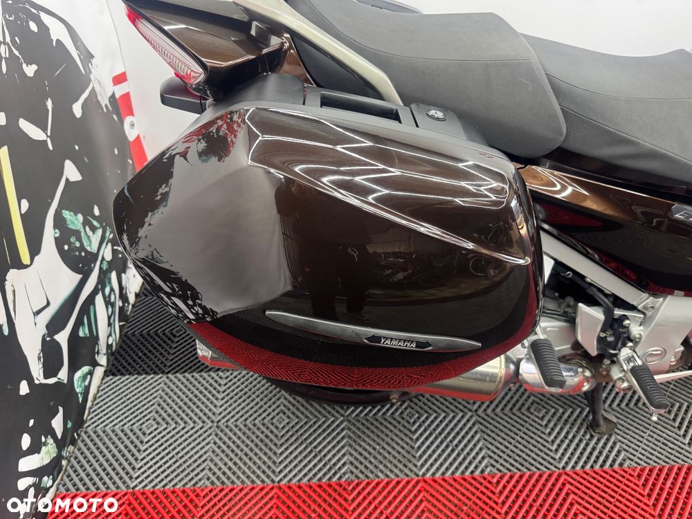 Yamaha FJR - 28