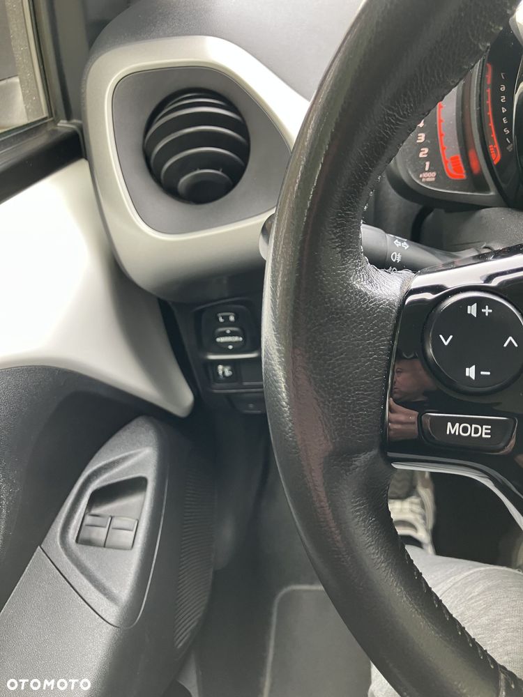 Toyota Aygo x-play touch - 13