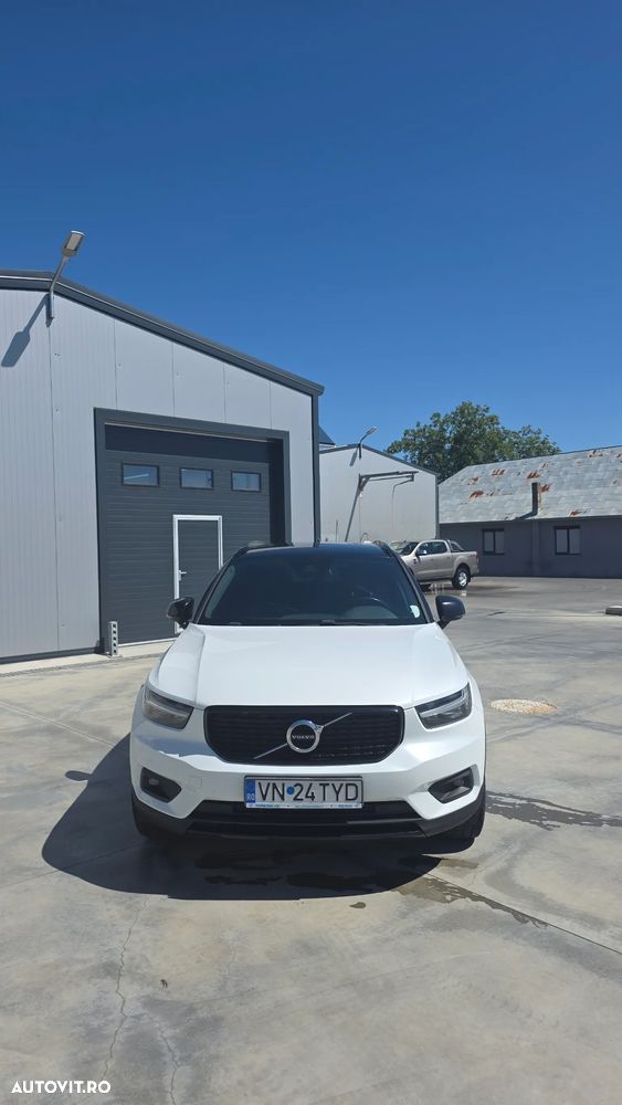 Volvo XC 40 D4 AWD R-Design - 1