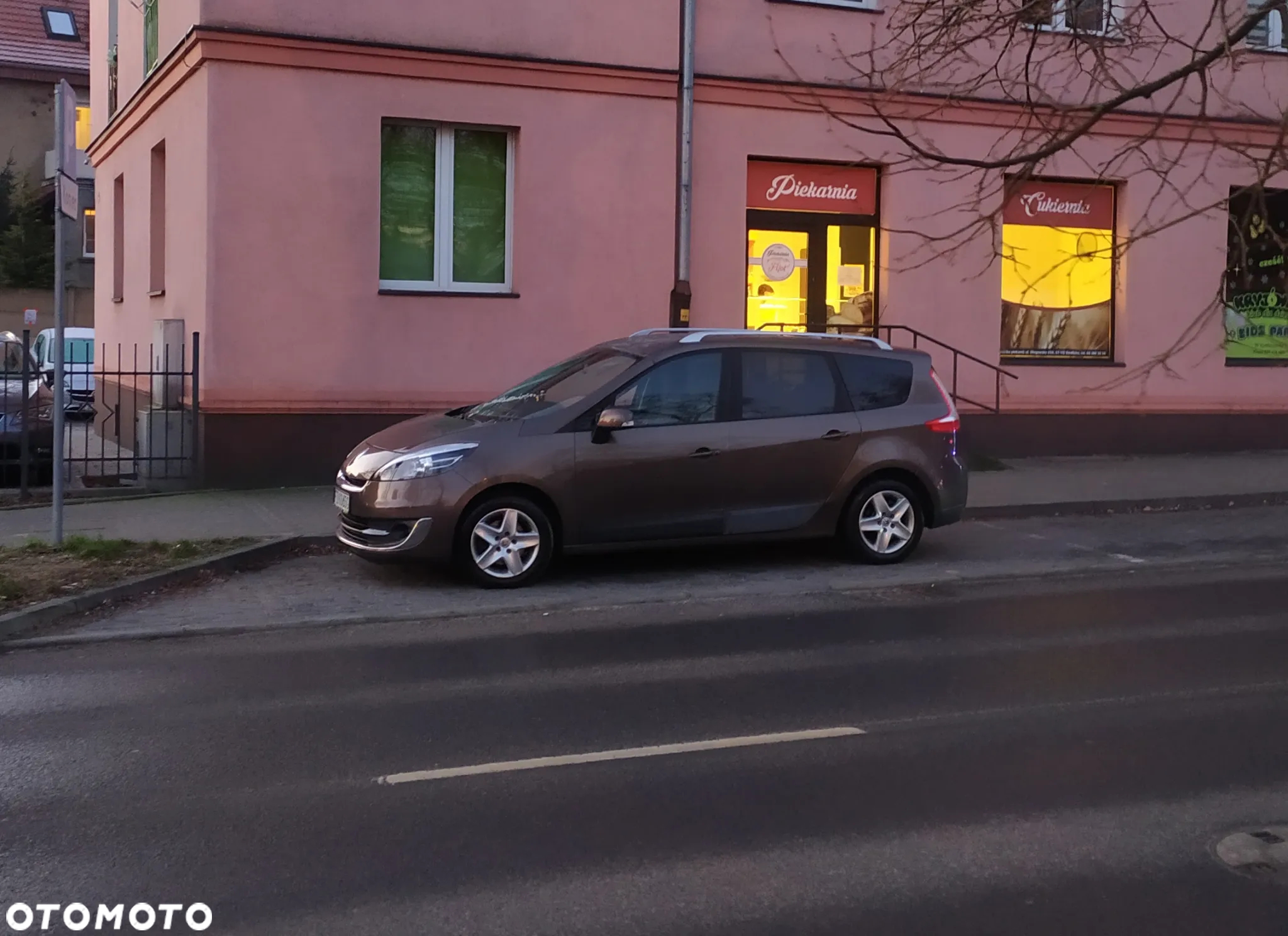 Renault Grand Scenic - 8