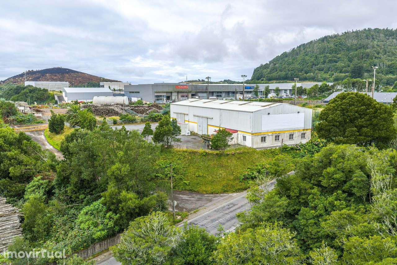 Propriedade Industrial Versátil - Edifício com 2 Pisos | Zona Estratég - Grande imagem: 2/13