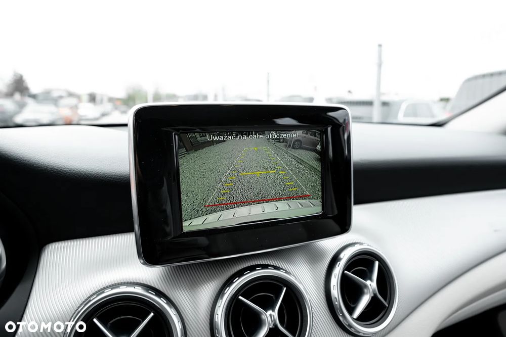 Mercedes-Benz GLA 250 4Matic 7G-DCT Activity Edition - 37