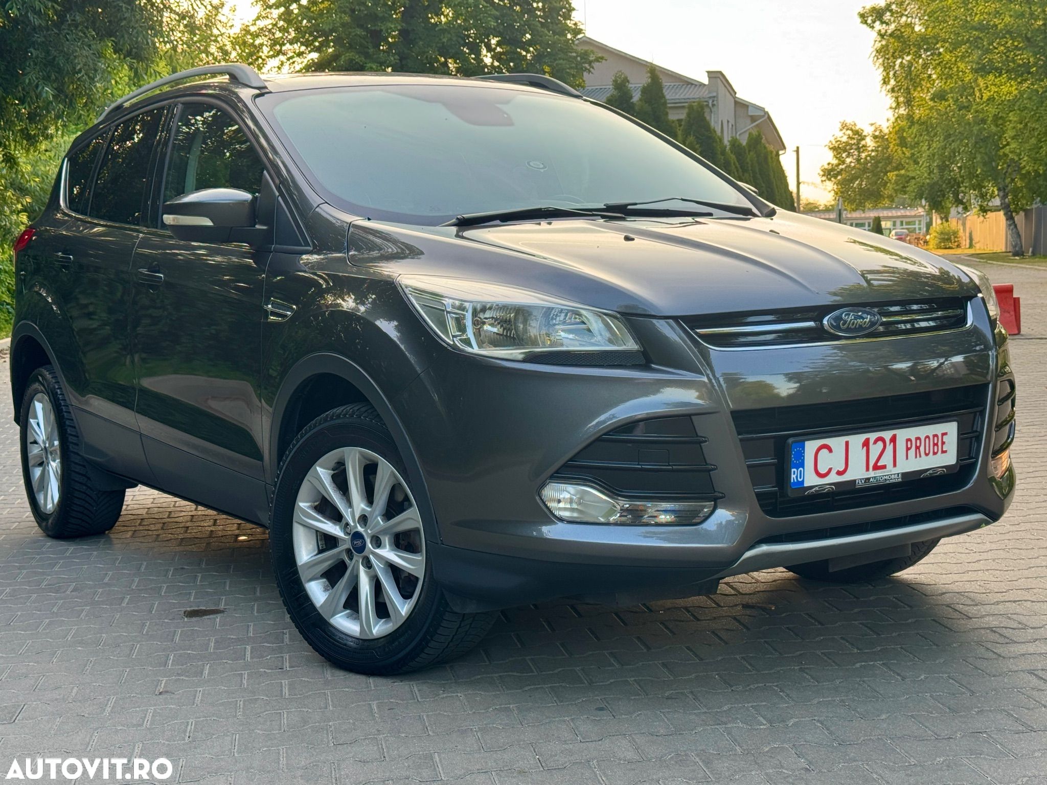 Ford Kuga 2.0 TDCi 4WD Powershift Titanium - 1