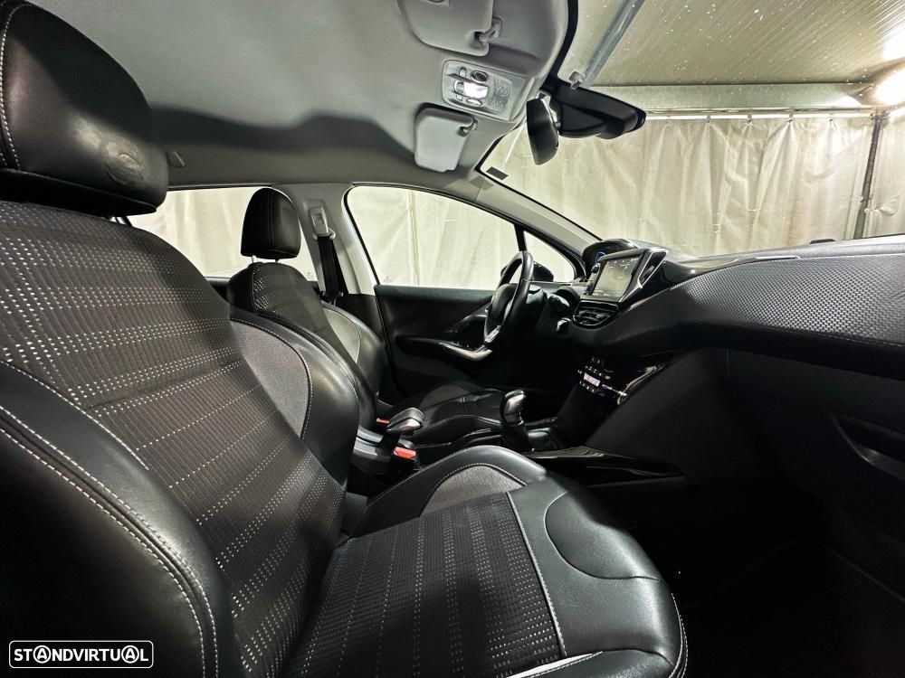 Peugeot 2008 1.2 PureTech GT Line - 29