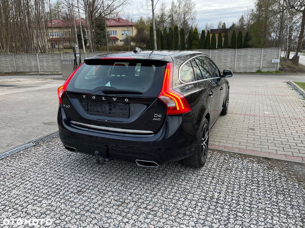 Volvo V60 D6 AWD Plug-in Hybrid R-Design Summum - 6