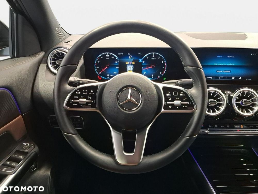 Mercedes-Benz GLA - 13