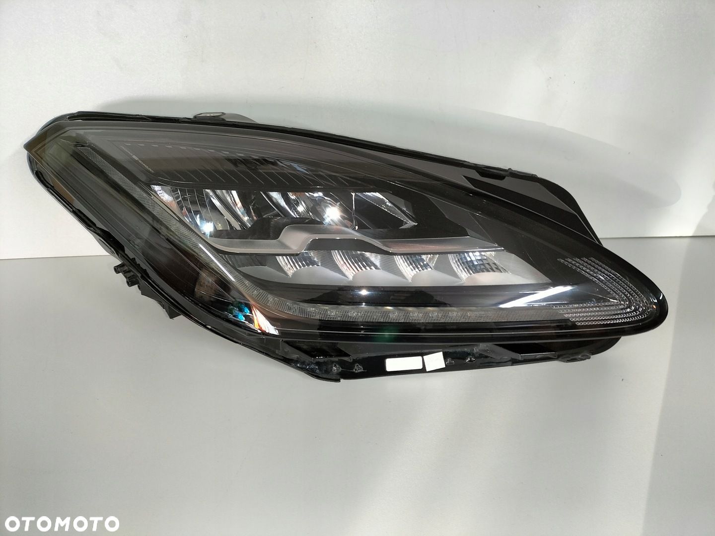 Lampa przednia prawa JAGUAR E-PACE X540 17- - 1