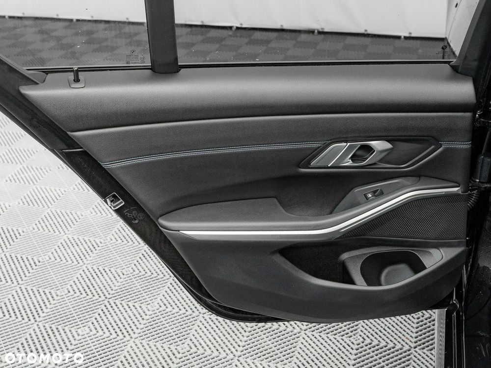 BMW Seria 3 318i M Sport - 21