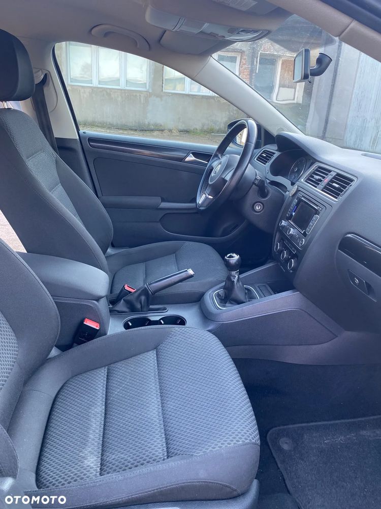 Volkswagen Jetta 1.6 TDI Comfortline - 17