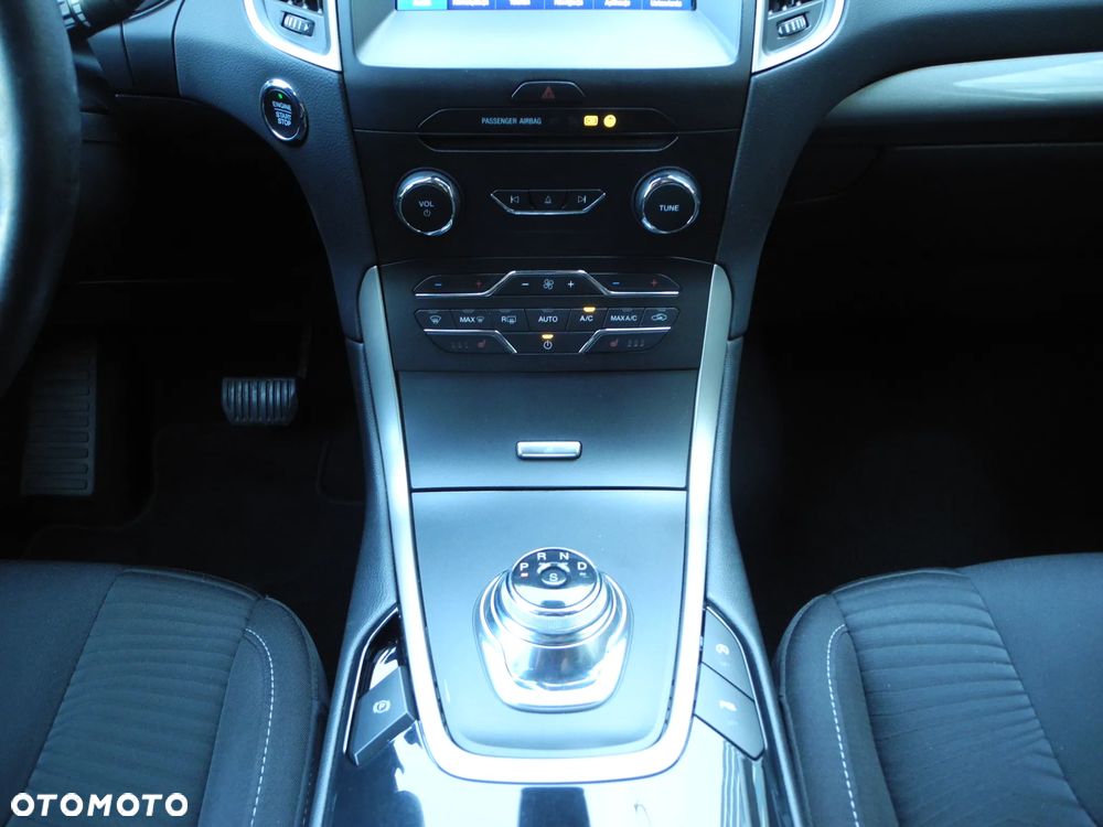 Ford S-Max - 13