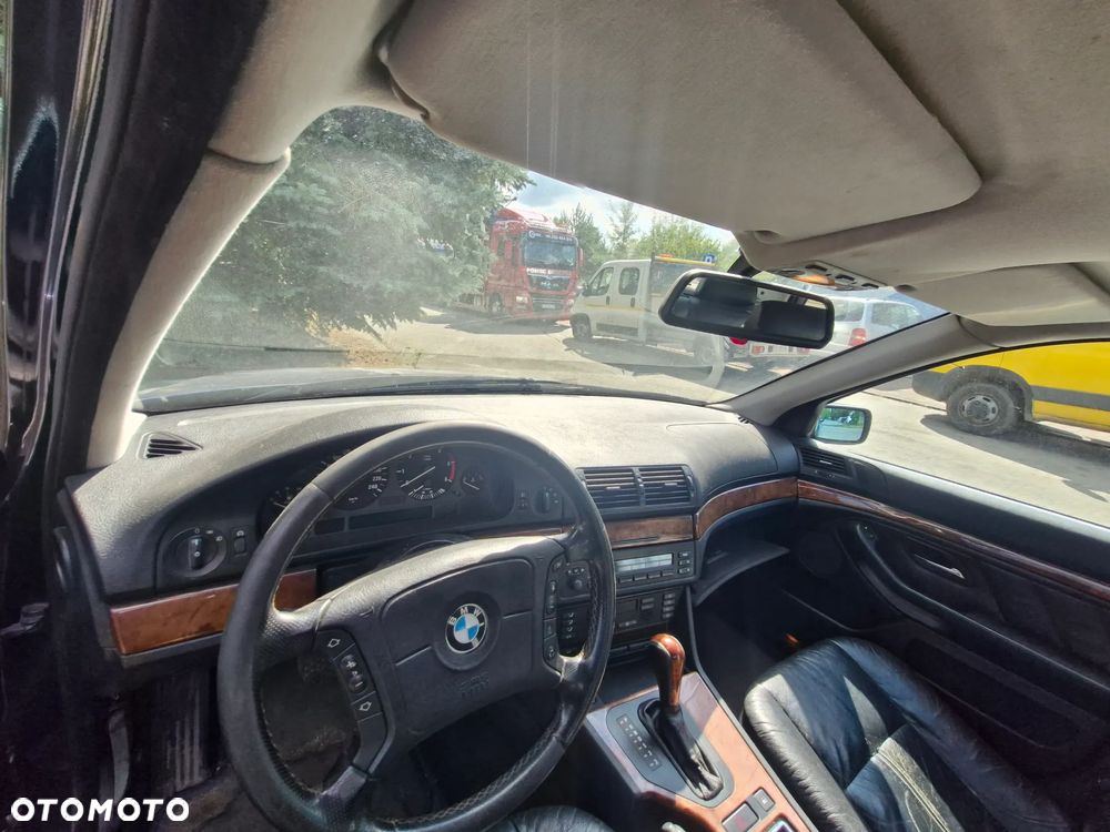 BMW E39- pojazd na części: maska, zderzak, drzwi, szyby, lusterka, chłodnica ... - 30