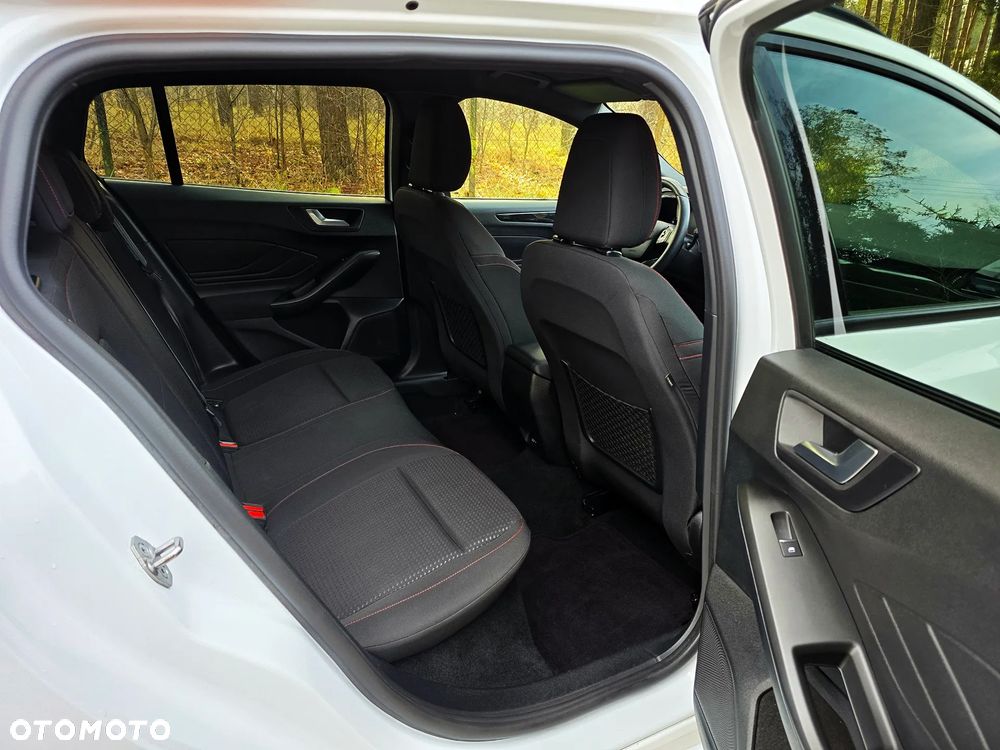 Ford Focus 1.5 EcoBoost ST-Line - 9