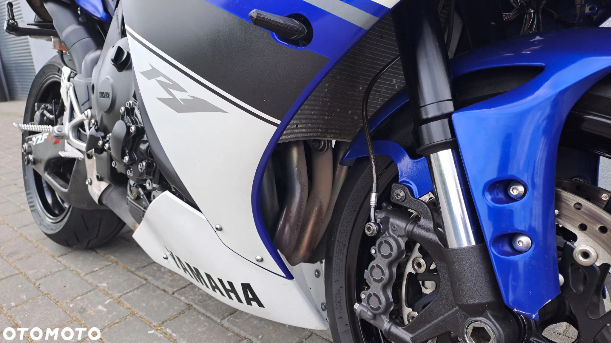 Yamaha R1 - 12