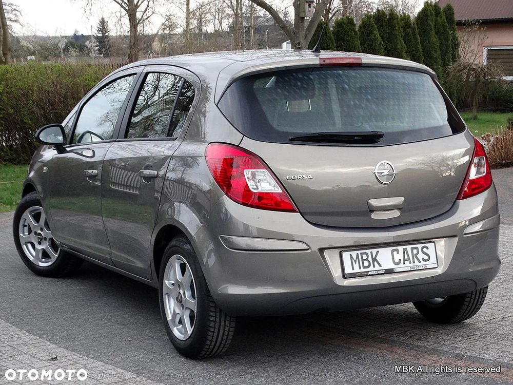 Opel Corsa 1.4 16V Cosmo - 10