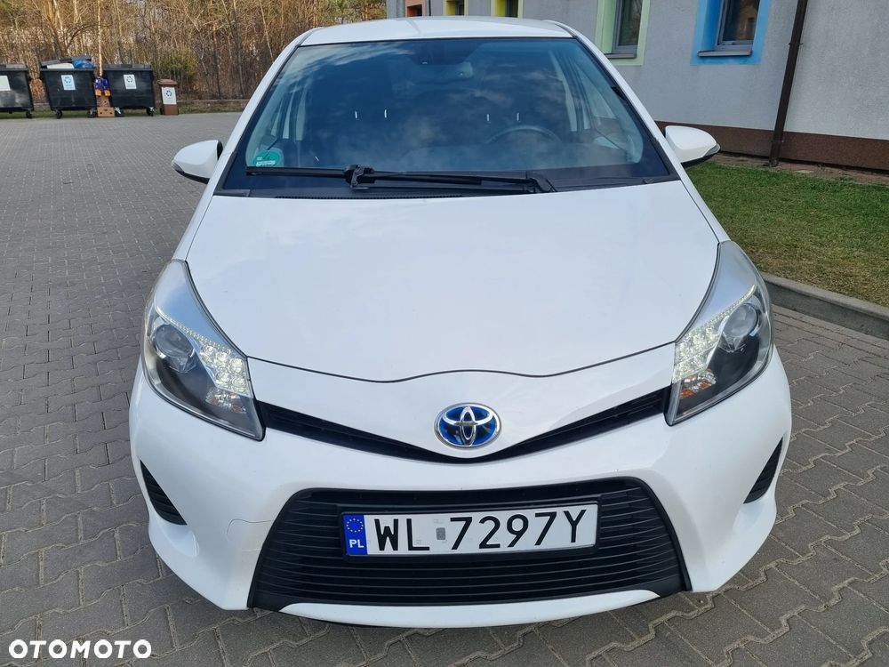 Toyota Yaris Hybrid 100 Life - 12