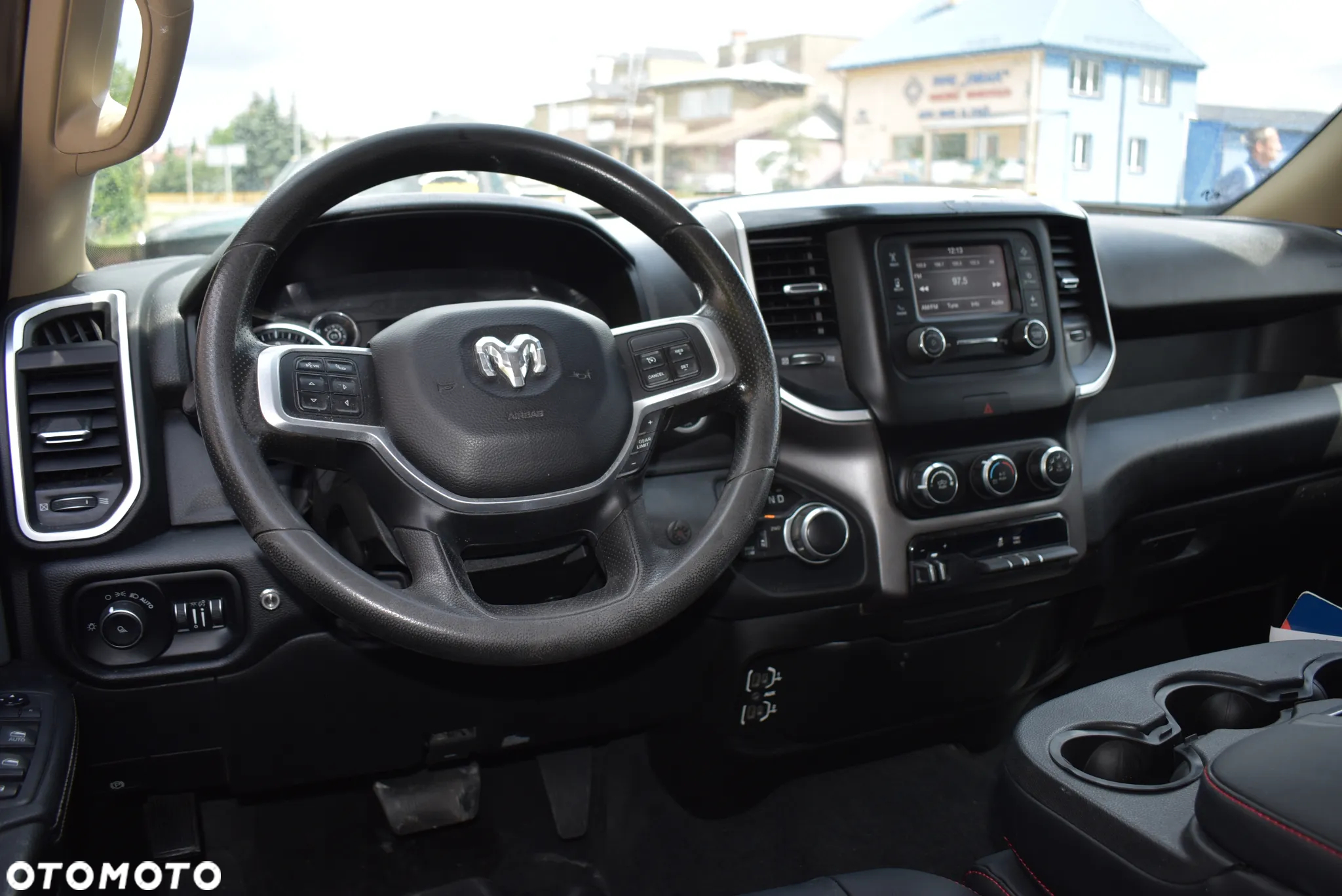 RAM 1500 Crew Cab Sport - 16