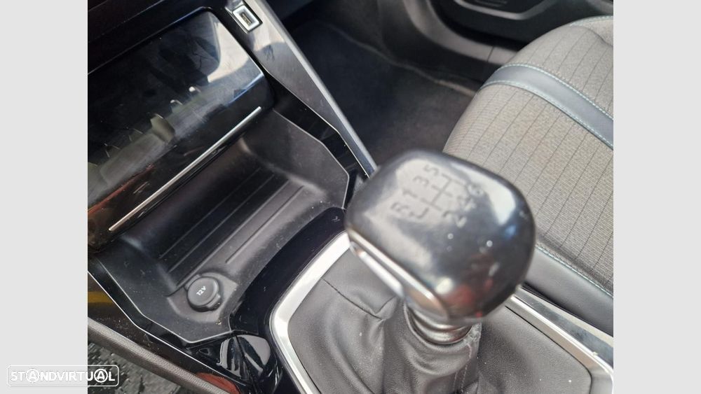 Peugeot 2008 1.2 PureTech Allure - 23