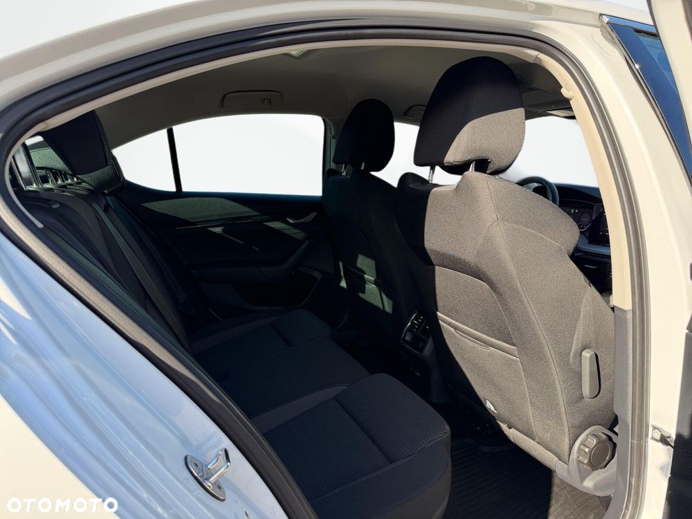 Skoda Octavia 1.5 TSI mHEV Selection DSG - 35