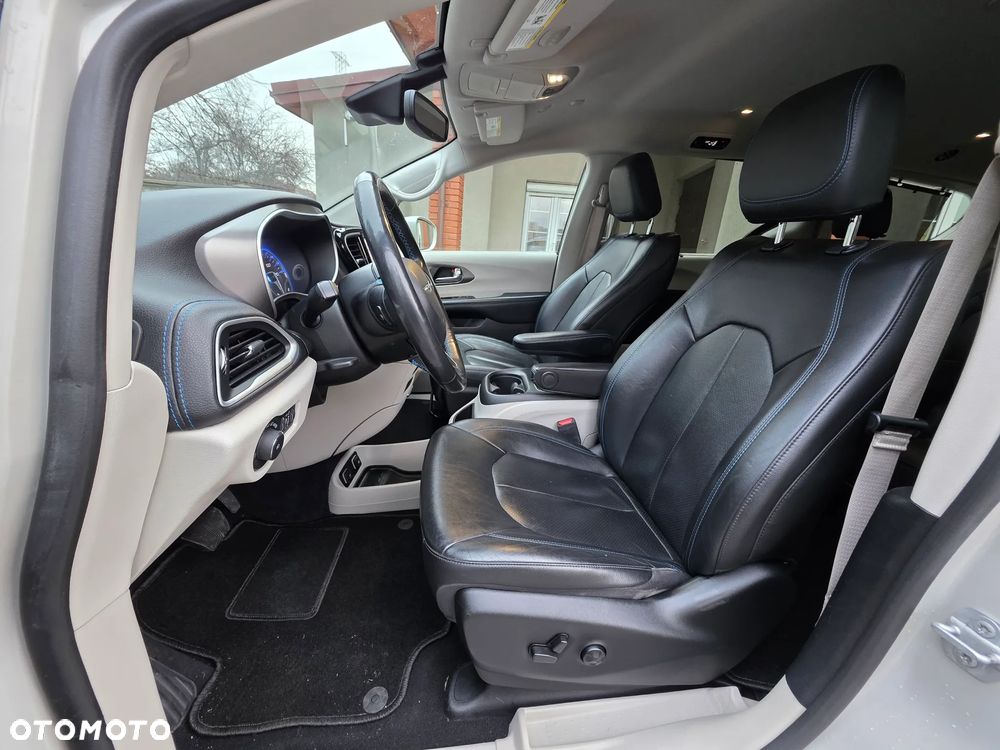 Chrysler Pacifica - 5