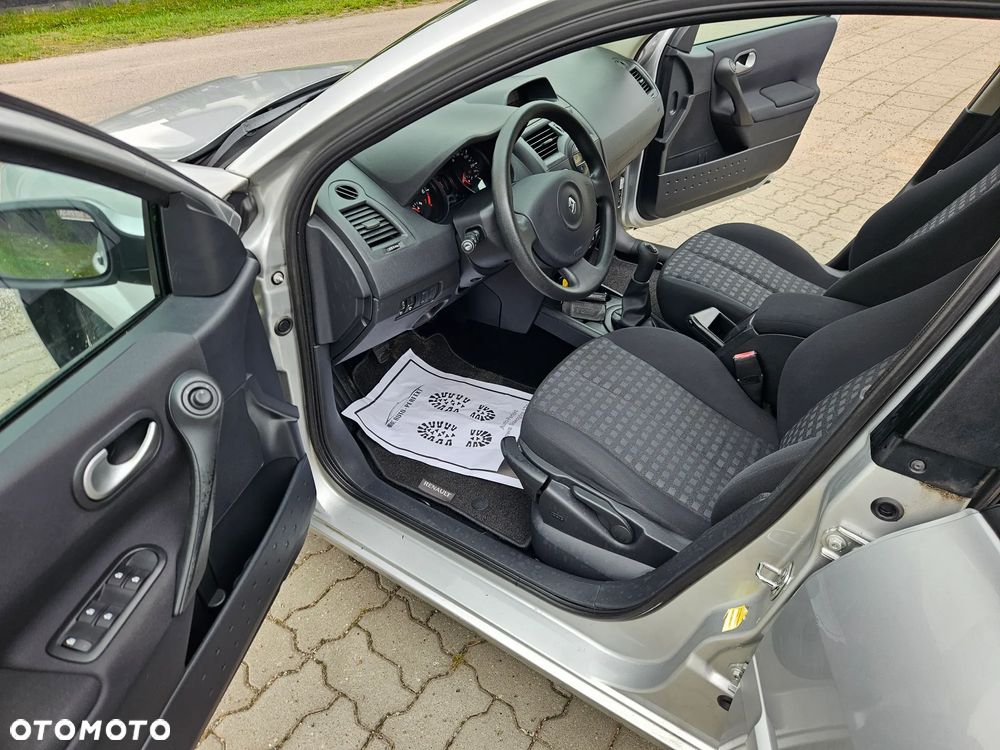 Renault Megane 1.6 16V 110 Expression - 12