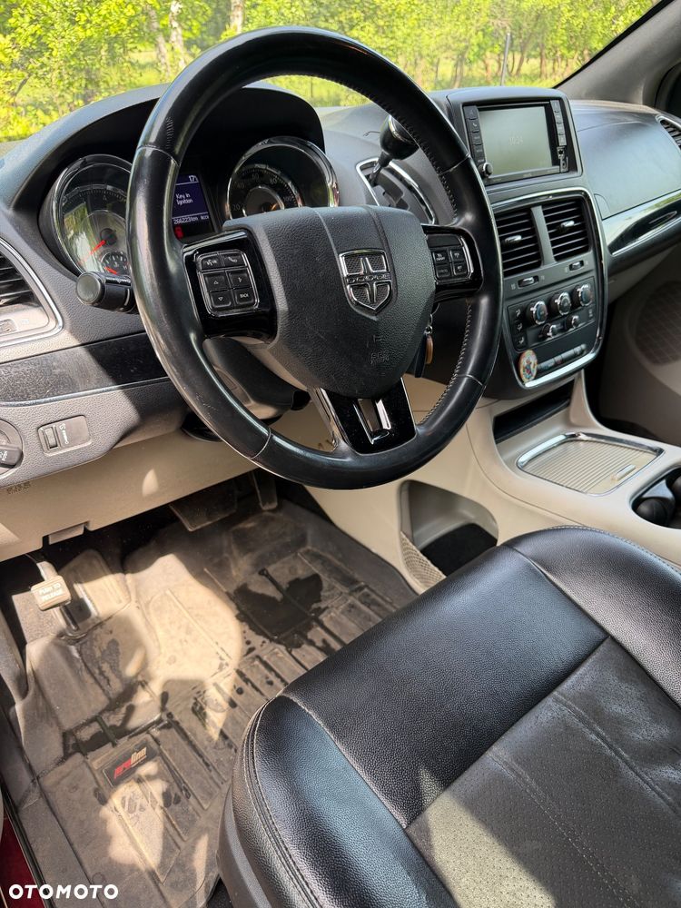 Dodge Grand Caravan - 12