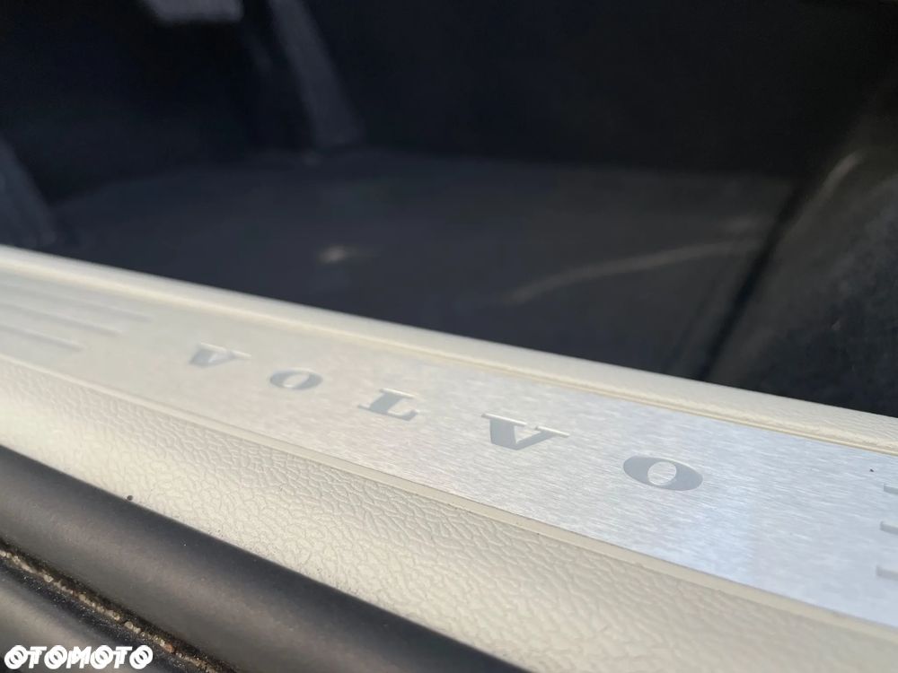 Volvo XC 60 B5 D AWD Inscription - 38