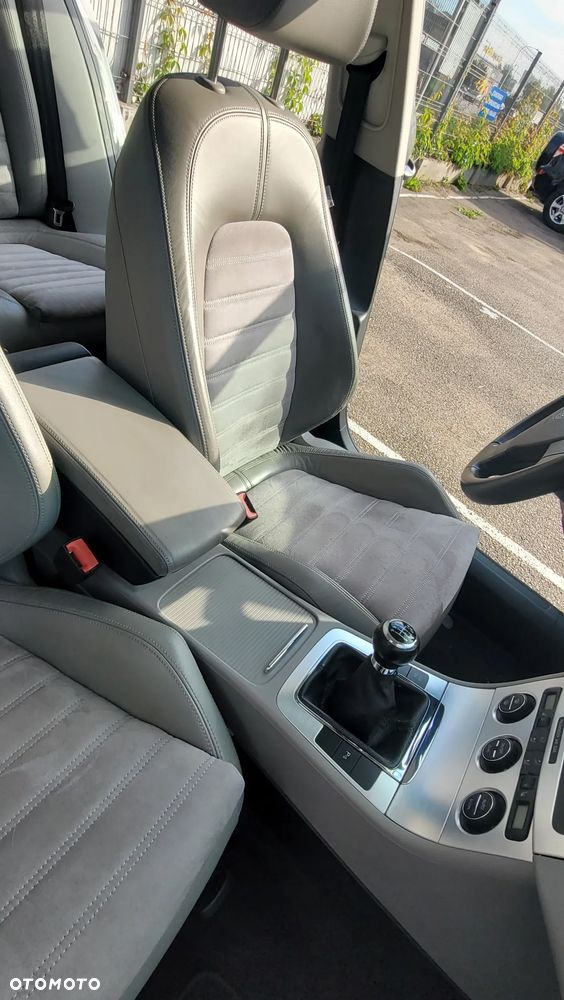 Volkswagen Passat - 22