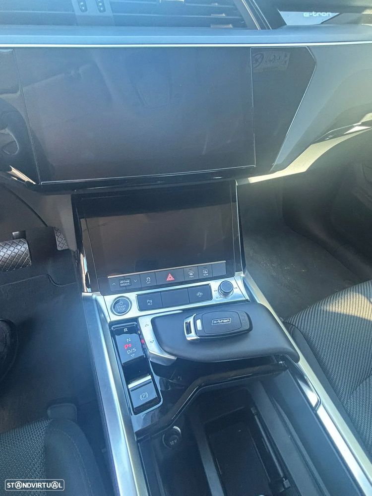 Audi Q8 e-Tron Sportback 55 quattro Advanced - 32