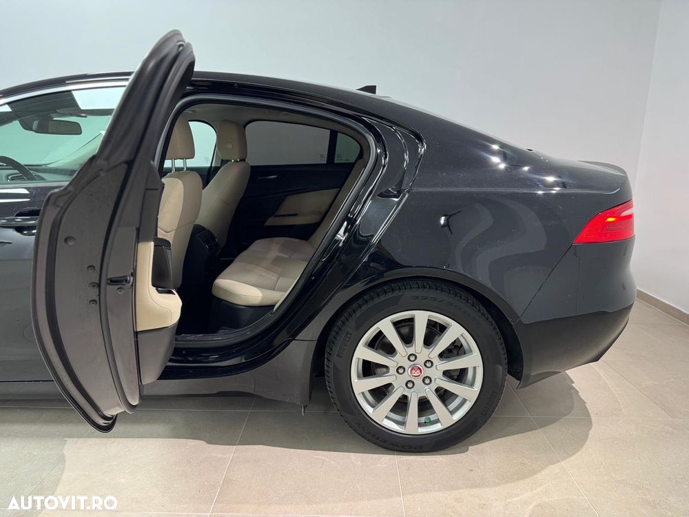 Jaguar XE 20d Aut. Portfolio - 10