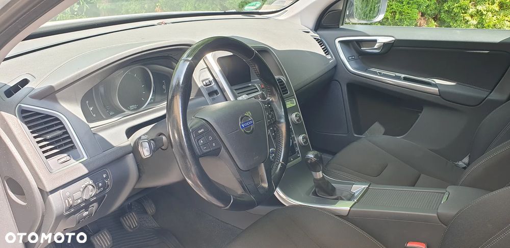 Volvo XC 60 D4 AWD Kinetic - 4